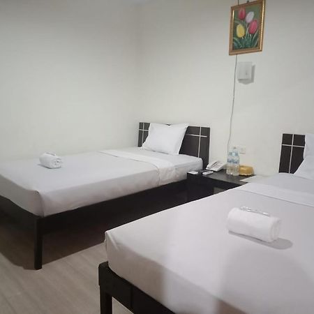 Hotel Meganita Mamuju Экстерьер фото