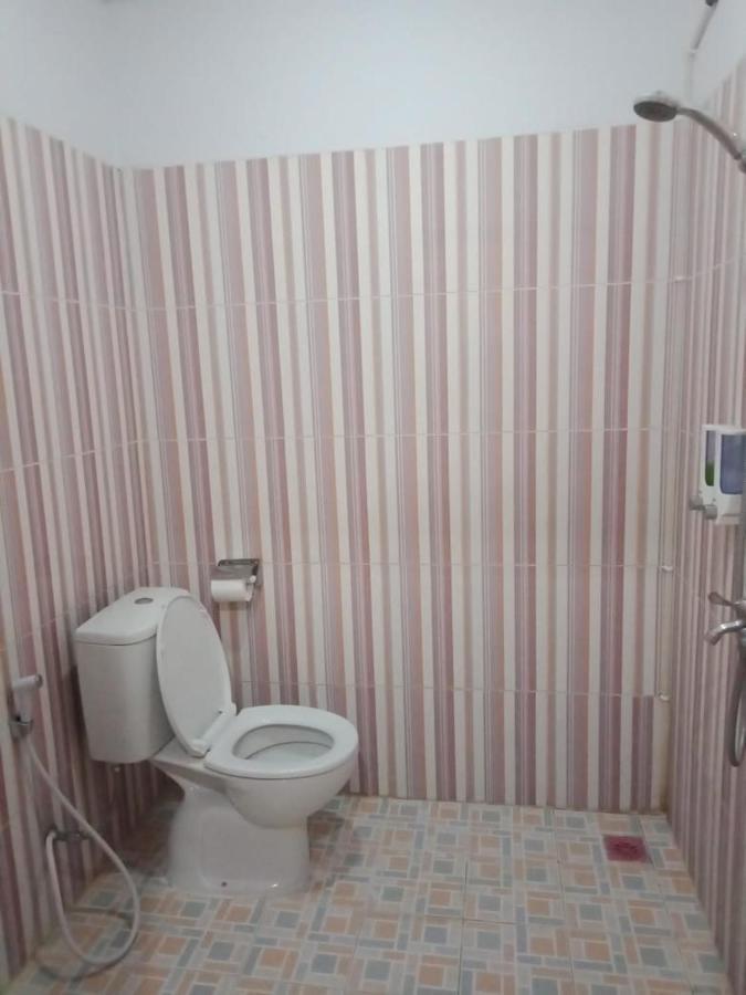 Hotel Meganita Mamuju Экстерьер фото